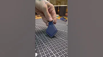 Делаем кожаный брелок.