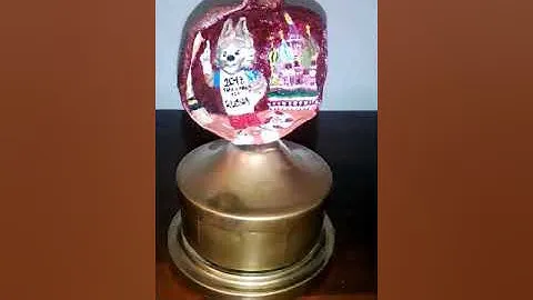 Талисман чемпионата мира-2018 волк Забивака в ручной рисунок вдохновляющем виде в гранатe.
