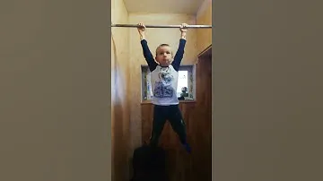 Личниый Рекорд на турнике 16! Подтягиваний  в 6 лет!